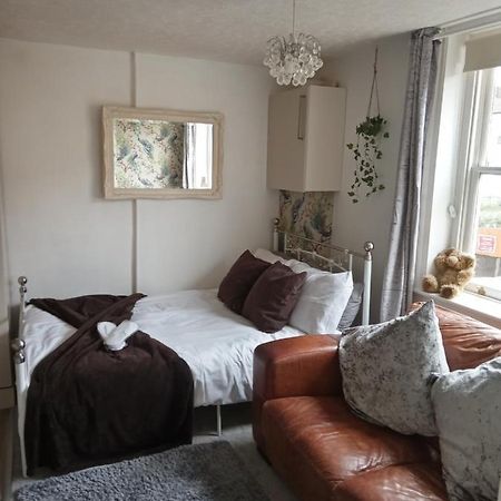 Little Dorrit Studio Flat 5 Rochester Me1 1Xz Strood ภายนอก รูปภาพ