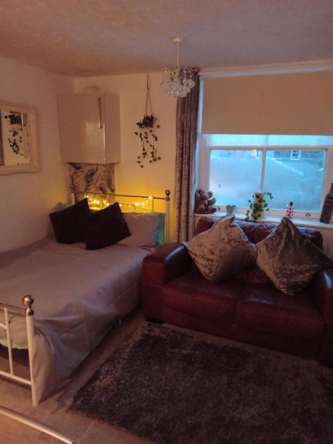 Little Dorrit Studio Flat 5 Rochester Me1 1Xz Strood ภายนอก รูปภาพ