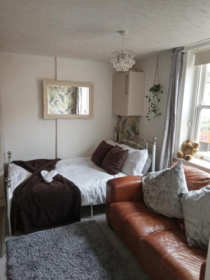 Little Dorrit Studio Flat 5 Rochester Me1 1Xz Strood ภายนอก รูปภาพ