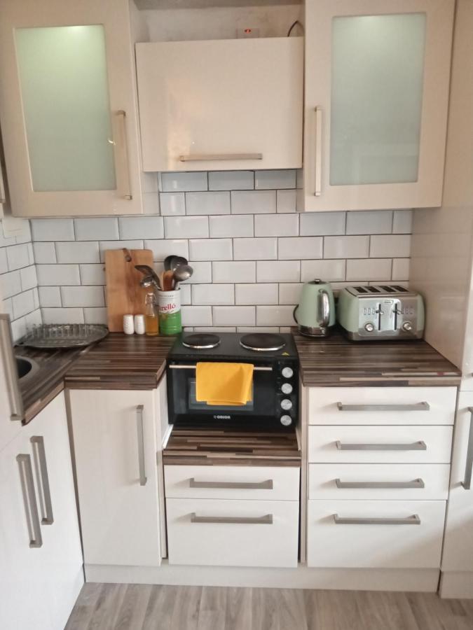 Little Dorrit Studio Flat 5 Rochester Me1 1Xz Strood ภายนอก รูปภาพ