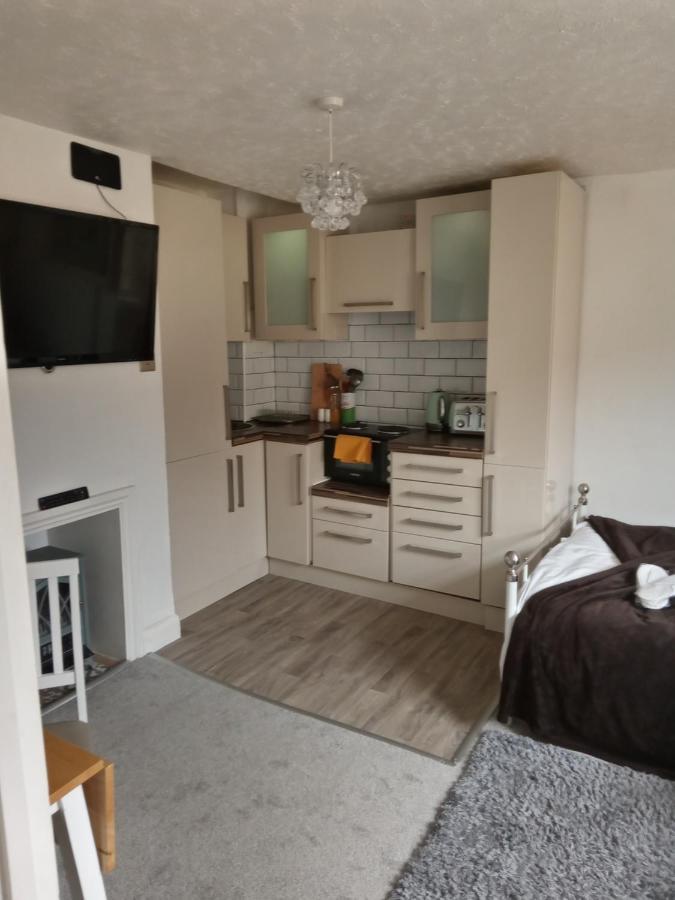Little Dorrit Studio Flat 5 Rochester Me1 1Xz Strood ภายนอก รูปภาพ
